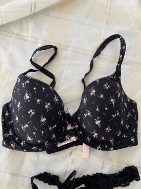 Victoria’s Secret bra 34D
